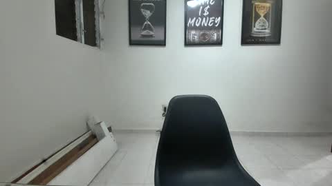 DollarHot30 online show from January 2025 03:18:02 AM