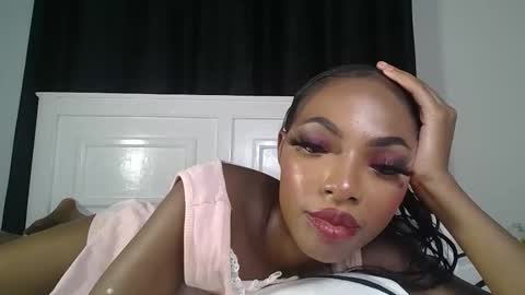 Snapshot of dolldol18 chatting on February 2025 10:28:01 PM Doll online show from February 2025 10:28:01 PM