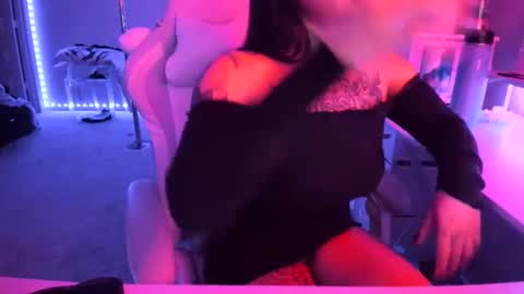 DOLLLFACE online show from September 2025 03:17:01 AM