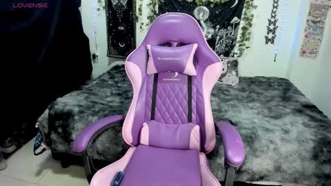 dolly_bones online show from October 2025 11:55:01 PM