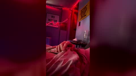 dom18888 online show from March 2026 06:52:01 PM