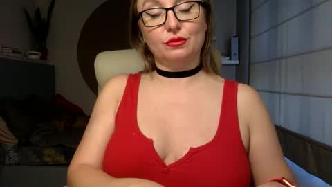 DOM MUMMY online show from October 2025 08:59:01 AM