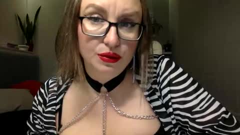 DOM MUMMY online show from October 2025 04:31:02 AM