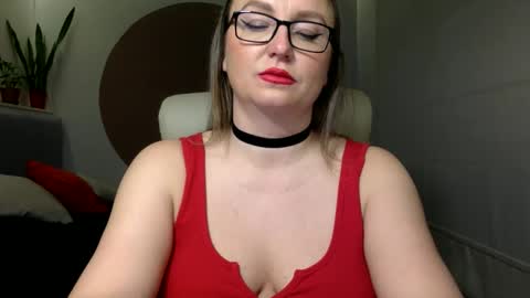 DOM MUMMY online show from November 2025 06:02:01 AM