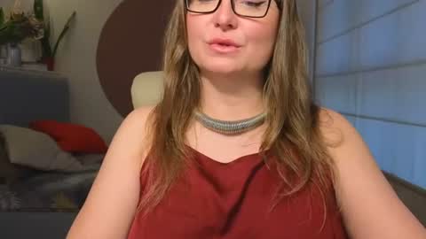 Snapshot of dom_mummy chatting on June 2026 06:26:01 AM DOM MUMMY online show from June 2026 06:26:01 AM