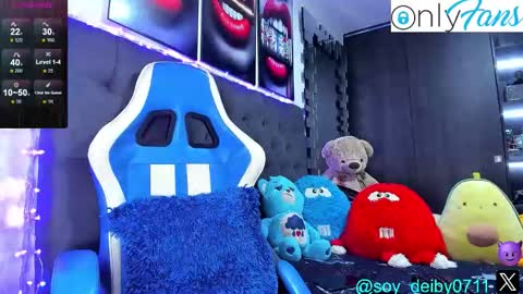 Snapshot of domenique_stoll chatting on December 2025 05:03:02 AM DAVID 3 online show from December 2025 05:03:02 AM