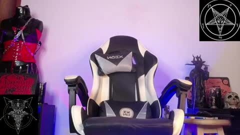 Snapshot of domina_lilith chatting on November 2025 06:36:02 AM Lilith online show from November 2025 06:36:02 AM