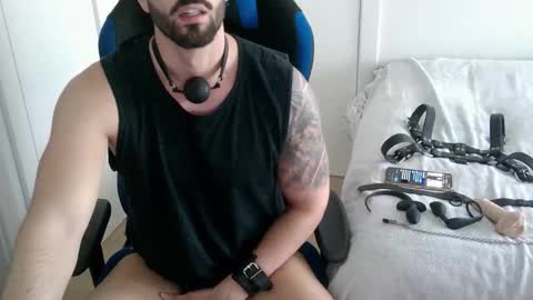 Snapshot of dominatedtitan chatting on November 2025 02:15:01 PM DominatedTitan online show from November 2025 02:15:01 PM