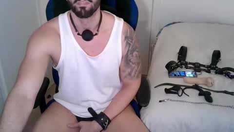 Snapshot of dominatedtitan chatting on November 2025 06:28:01 PM DominatedTitan online show from November 2025 06:28:01 PM