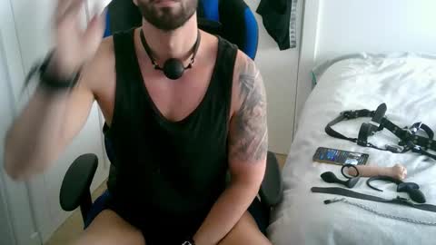 Snapshot of dominatedtitan chatting on November 2025 10:29:01 AM DominatedTitan online show from November 2025 10:29:01 AM