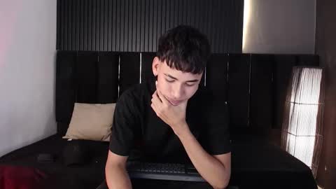 Dominic online show from November 2025 09:30:02 PM