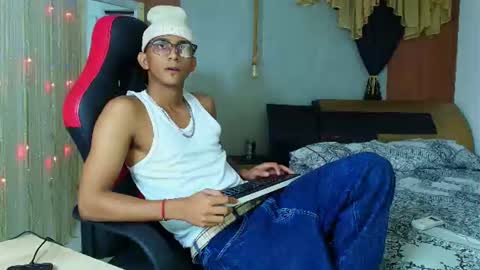 dominic_smith_ online show from June 2026 04:35:01 AM