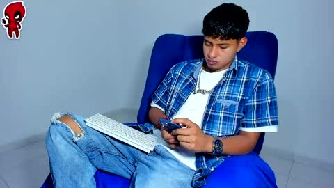 Snapshot of dominick_king chatting on May 2026 01:43:02 AM Dominic online show from May 2026 01:43:02 AM
