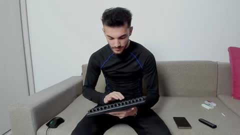 dominicvalente online show from October 2025 07:47:01 PM