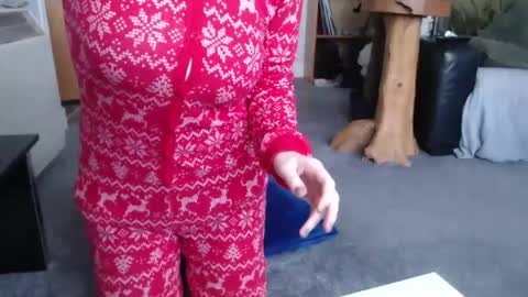   dominique  online show from January 2025 02:19:01 PM