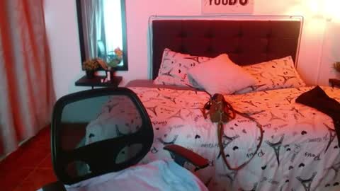 Snapshot of domink_gilr chatting on June 2026 07:37:01 PM D O M I N K online show from June 2026 07:37:01 PM