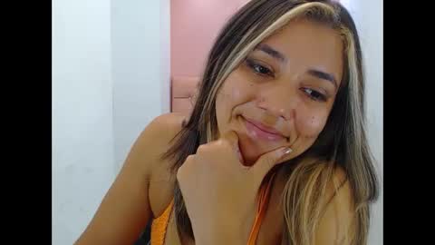 Snapshot of dona_tella chatting on September 2025 04:43:01 PM dona_tella online show from September 2025 04:43:01 PM
