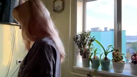 Karolina online show from October 2025 01:10:01 PM