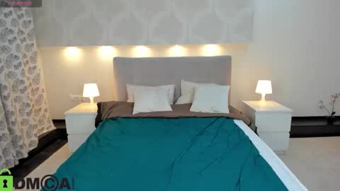 Snapshot of donnaaa_evans chatting on September 2025 12:32:02 AM Donna On GMT2 Mon-Fri 3-9 AM online show from September 2025 12:32:02 AM