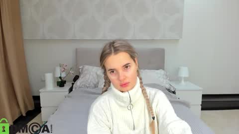 Snapshot of donnaaa_evans chatting on November 2025 12:00:01 AM Donna On GMT2 Mon-Fri 3-9 AM online show from November 2025 12:00:01 AM