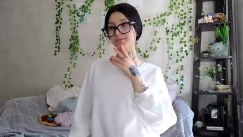Snapshot of donnahinnes chatting on May 2026 10:00:01 AM DonnaHeartman online show from May 2026 10:00:01 AM
