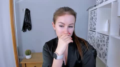 Snapshot of donnasensual chatting on December 2025 08:14:02 PM DonnaSensual online show from December 2025 08:14:02 PM