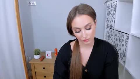 Snapshot of donnasensual chatting on December 2025 05:42:02 PM DonnaSensual online show from December 2025 05:42:02 PM