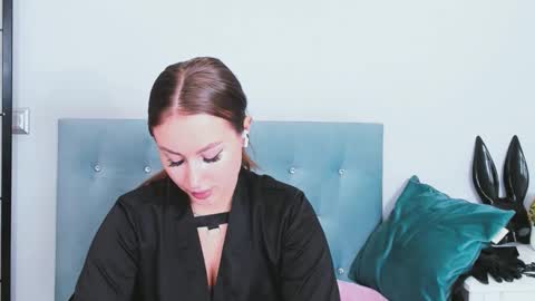 Snapshot of donnasensual chatting on January 2026 07:11:01 PM DonnaSensual online show from January 2026 07:11:01 PM