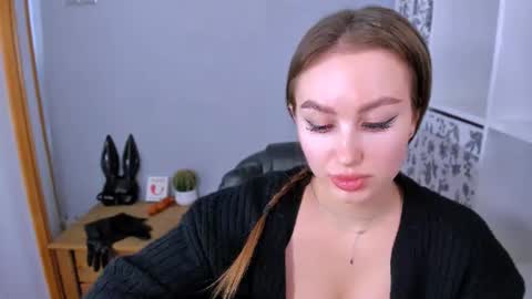 Snapshot of donnasensual chatting on February 2026 05:41:01 PM DonnaSensual online show from February 2026 05:41:01 PM