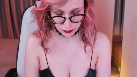 Snapshot of dora_marcelli chatting on January 2025 07:37:01 PM Your Dora Follow me 3 online show from January 2025 07:37:01 PM