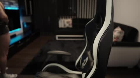 Dorian Reyes online show from February 2025 03:28:01 AM