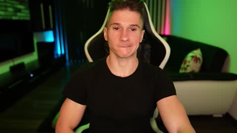 Dorian Reyes online show from October 2025 12:17:02 AM