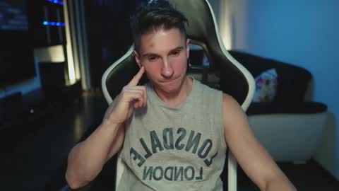 Dorian Reyes online show from November 2025 12:22:02 AM