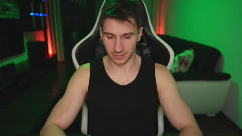 Dorian Reyes online show from November 2025 12:25:01 AM