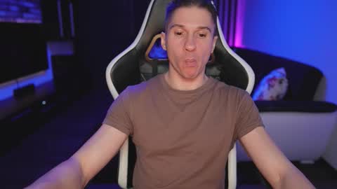 Dorian Reyes online show from December 2025 09:00:01 PM