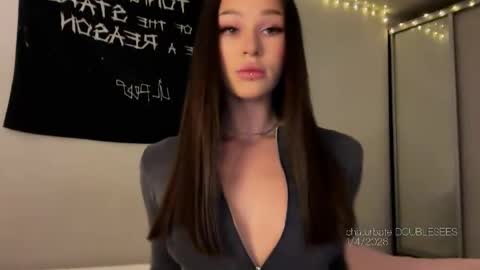 MOLLYYYY dont forget to give me a thumb up online show from April 2026 10:49:02 AM