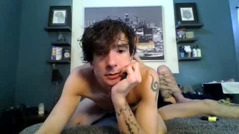 Snapshot of douxi_does_it chatting on November 2025 08:35:02 PM Douxi online show from November 2025 08:35:02 PM