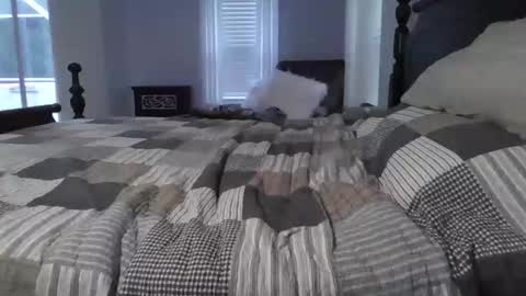 Snapshot of downdog925 chatting on October 2025 10:21:01 PM Some guy in Florida online show from October 2025 10:21:01 PM