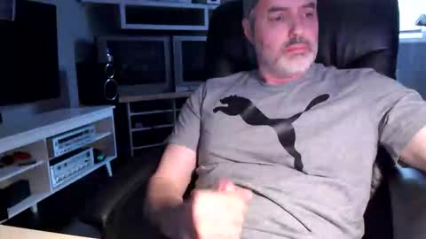 dr_dave20 online show from February 2026 07:43:01 PM