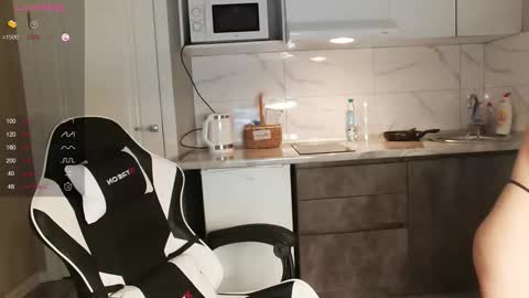 Snapshot of dragon_princesss chatting on January 2026 06:48:01 AM Airi online show from January 2026 06:48:01 AM