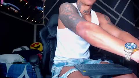 Snapshot of drake_jhonson08 chatting on November 2025 01:49:02 AM Drake online show from November 2025 01:49:02 AM