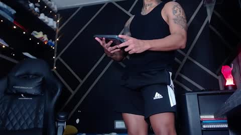 Snapshot of drake_jhonson08 chatting on November 2025 05:18:02 AM Drake online show from November 2025 05:18:02 AM