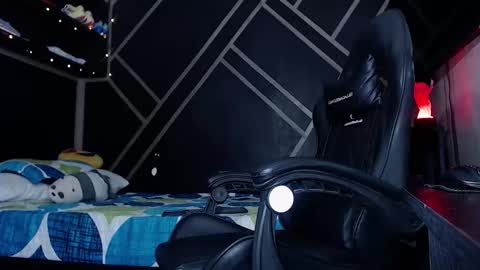 Snapshot of drake_jhonson08 chatting on November 2025 06:12:02 AM Drake online show from November 2025 06:12:02 AM