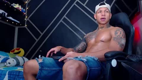 Snapshot of drake_jhonson08 chatting on November 2025 05:28:02 AM Drake online show from November 2025 05:28:02 AM