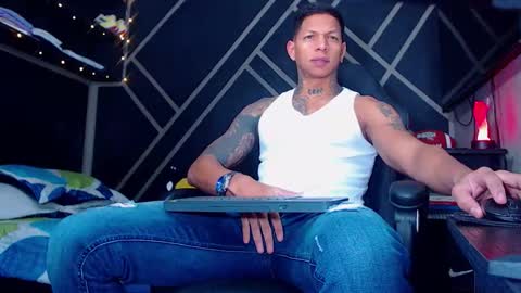 Snapshot of drake_jhonson08 chatting on November 2025 03:50:01 AM Drake online show from November 2025 03:50:01 AM