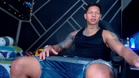 Snapshot of drake_jhonson08 chatting on December 2025 05:03:02 AM Drake online show from December 2025 05:03:02 AM