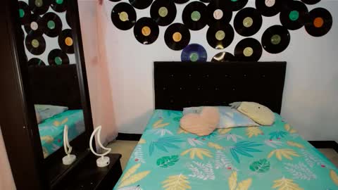 Snapshot of dream__girls69944 chatting on February 2026 08:12:01 AM sharon online show from February 2026 08:12:01 AM