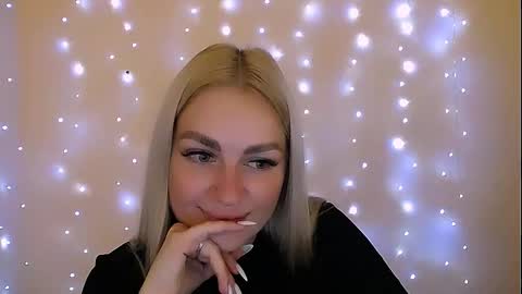 Snapshot of dream_dolly_ chatting on October 2025 12:02:02 PM dream_dolly_ online show from October 2025 12:02:02 PM