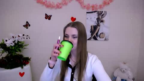 Snapshot of dream_mari chatting on February 2026 11:40:01 AM Mari online show from February 2026 11:40:01 AM