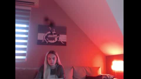 A girl online show from December 2025 07:57:02 AM